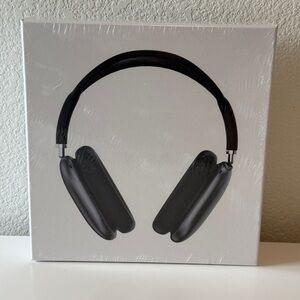 Premium Black Wireless Headphones With Smart Case